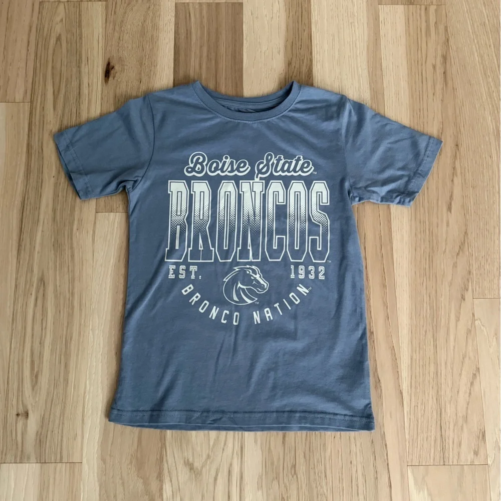 Boise State Broncos Kids Blue T-Shirt Size M - 8-10Y - Picture 2 of 6